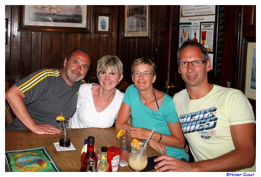 Ralf, Birgit, Ela und Holger im Pusser's Outpost -  Tortola