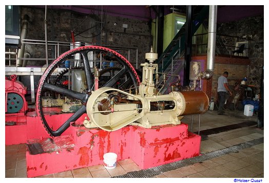 Alte Maschinen in Neisson Rum Fabrik - Martinique
