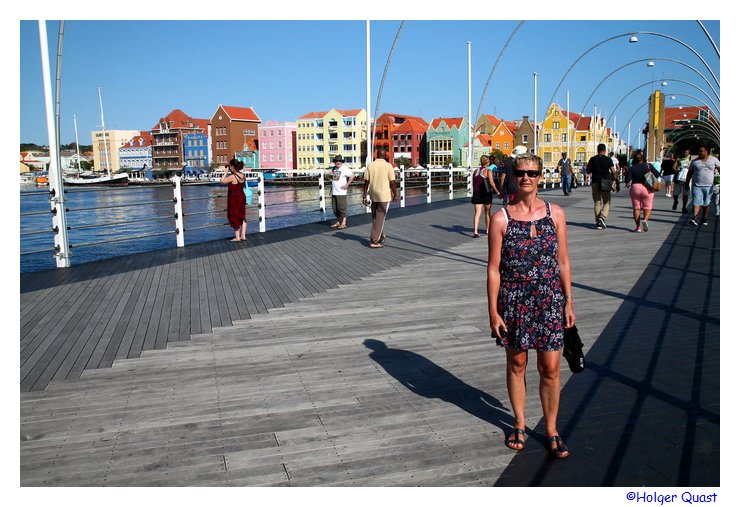 Ela auf der Queen Emma Pontoon Br�cke Willemstadt - Curacao