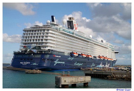 Mein Schiff im Hafen von Bonaire