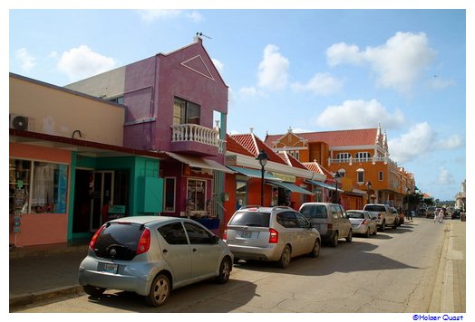 Bunte Geschäfte in Kirche San Bernardo Kralendijk Bonaire
