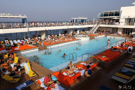 Pooldeck Mein Schiff 3 - TUI Cruises
