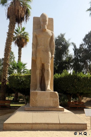 Statue von Knig Ramses II in Memphis gypten