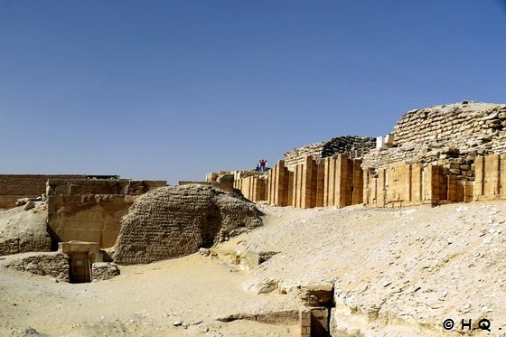 Außenmauern der Grabanlage in Sakkara - Ägypten