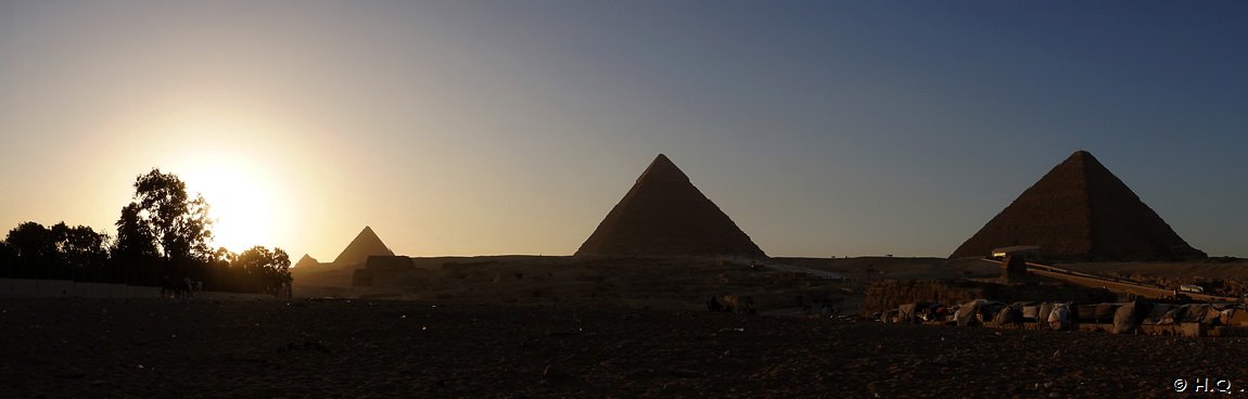 Sonnenuntergang vor den Pyramiden von Gizeh