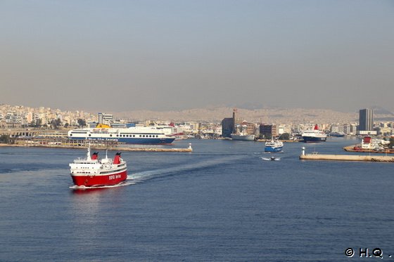 Ausfahrt aus den Hafen von Pirus