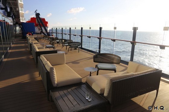 Sitzmöglichkeinen Deck 5 außen auf der  Mein Schiff 1 - TUI-Cruises