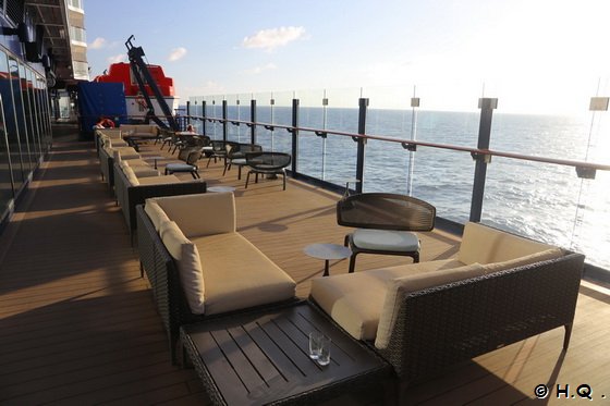 Sitzmöglichkeinen Deck 5 außen auf der Mein Schiff 1 - TUI-Cruises Sitzmöglichkeinen Deck 5 außen auf der Mein Schiff 1 - TUI-Cruises