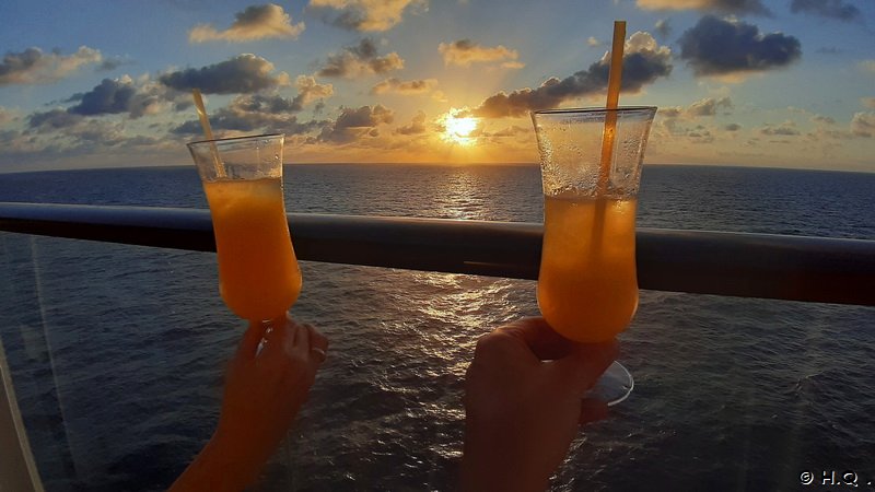 Prost Sonne---  - Sonneuntergang an Bord der  Mein Schiff 1 - TUI-Cruises