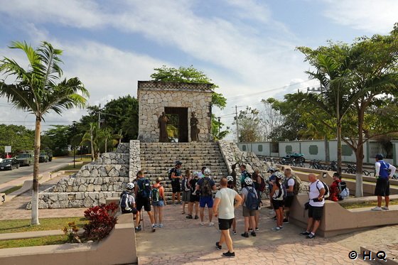 Pyramide auf dem Platz der zwei Kulturen - Cozumel