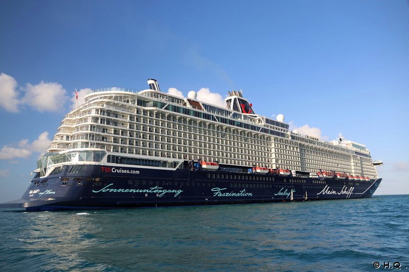 Mein Schiff 1 auf Reede 