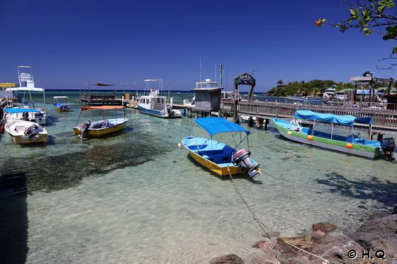 Boote vor West End - Roantan - Honduras Boote vor West End - Roantan - Honduras