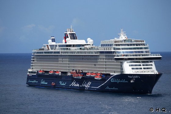 had Sparsommelig Ligner TUI-Cruises, Mein Schiff, Routenänderung wegen Corona - Covid 19,  Corinavirus COVID-19, Umroutung, TUI-Cruises Krisenmanagement,  Reiseabbruch, Charterfüge, Neos Airline, Mein Schiff Kapitän Todd Burgman