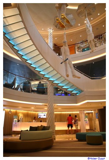 Atrium der Mein Schiff 4