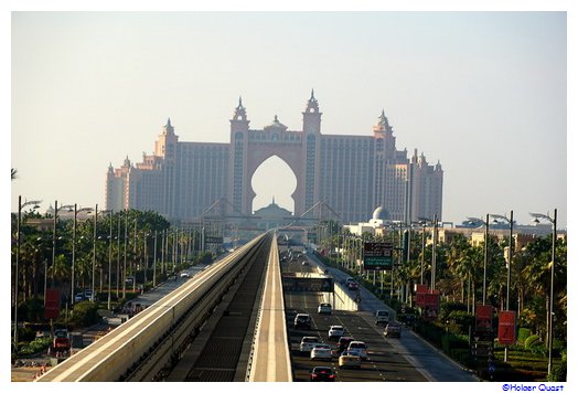 Atlantis Hotel aus der Palm Jumeirah Monorail