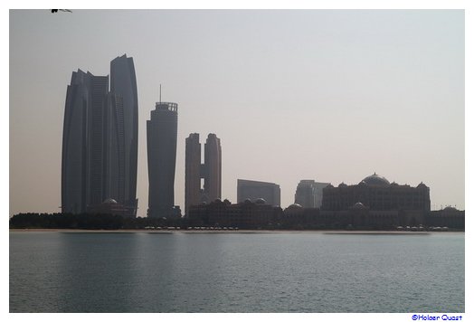 mirates Palace Hotel, die Ethihad Towers und den Palast des Scheichs von Abu Dhabi im gegenlicht :-)