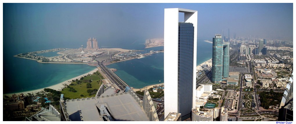 Skyline Abu Dhabis, die Corniche, Breakwater Island, vom  Observation Deck at 300 der Ethihad Towers