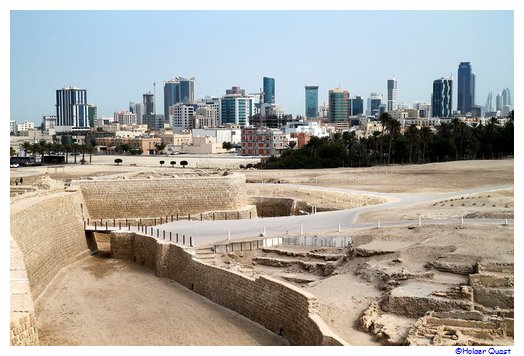 Blick vom Bahrain Fort auf Manama