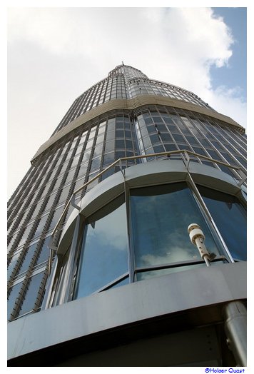Burj Khalifa von der Aussichtsplattform weiter nach oben Burj Khalifa von der Aussichtsplattform weiter nach oben