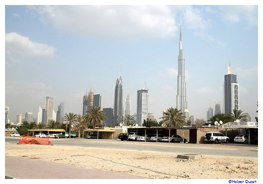 Fahrradtour durch Dubai mit Blick auf Burj Khalifa