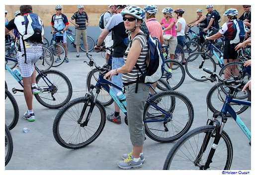 Ela vor dem start der Bike Tour in Abu Dhabi
