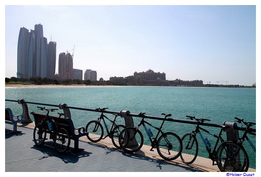 Emirates Palace Hotel und die Ethihad Towers - Abu Dhabi