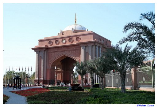 Eingang des  Emirates Palace Hotel - Abu Dhabi