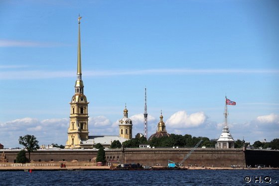 Peter-und-Paul Festung vom Boot auf der Newa in St. Petersburg