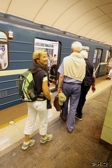 Metro Fahrt St. Petersburg