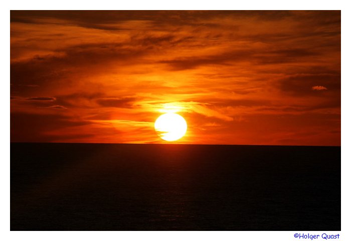  Traumhafter Sonnenuntergang auf dem Meer