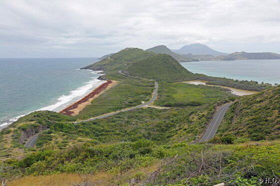 Blick vom Timothy Hill in Richtung Norden und auf Nevis