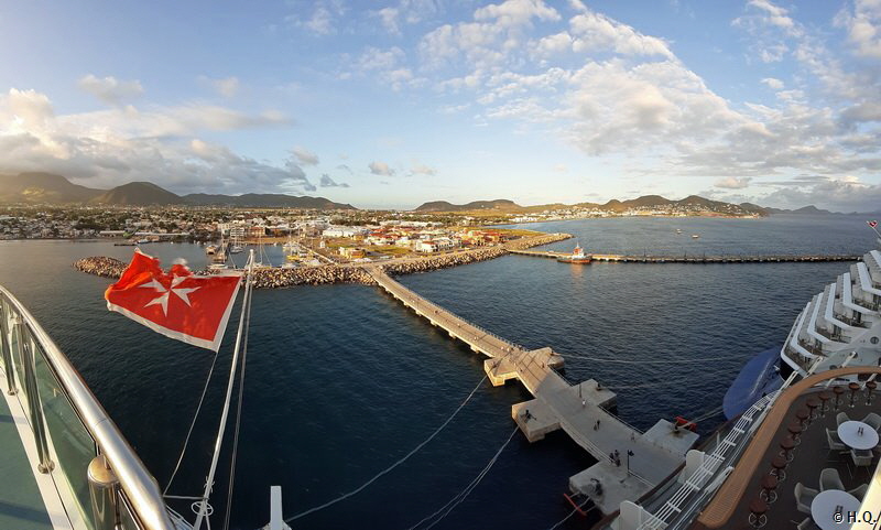 Blick von der Mein Schiff 2 auf Basseterre - St. Kitts