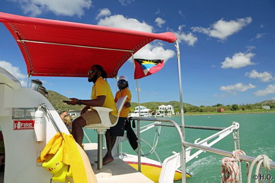Crew des Katamarans auf Antigua