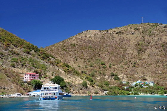 Einfahrt in den Hafen von Jost Van Dyke Einfahrt in den Hafen von Jost Van Dyke