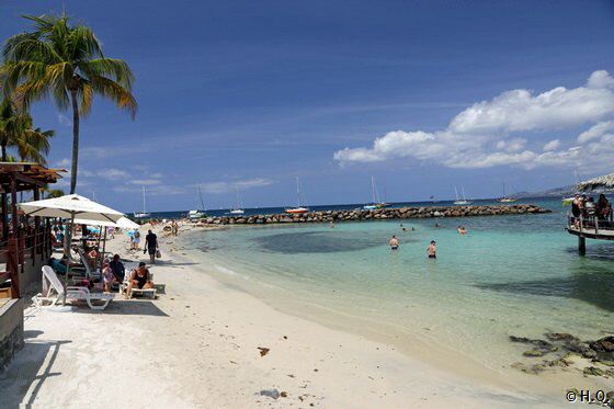 Hotel Bakoua am Pointe du Bout Beach