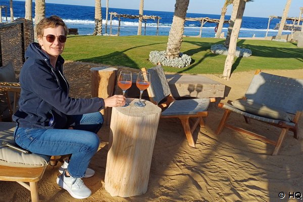 Zum Abend ein Wein an der Beachbar Zum Abend ein Wein an der Beachbar