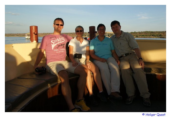 Wir während der  Chobe River Bootstour