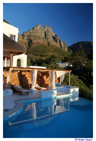 Blick vom Pool des Camps Bay Ridge Guest House  auf den Tafelberg