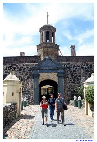 Ela, Nicole und Peter vor dem Castle of Good Hope