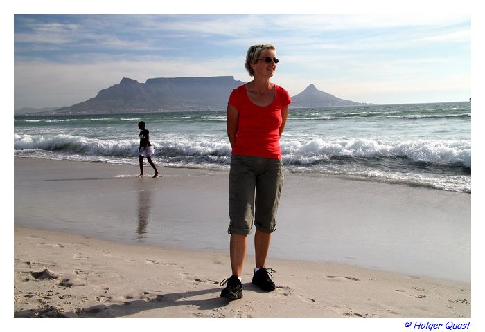 Auch nicht schlecht, Ela in Table View mit Blick auf den Tafelberg und Kapstadt Auch nicht schlecht, Ela in Table View mit Blick auf den Tafelberg und Kapstadt