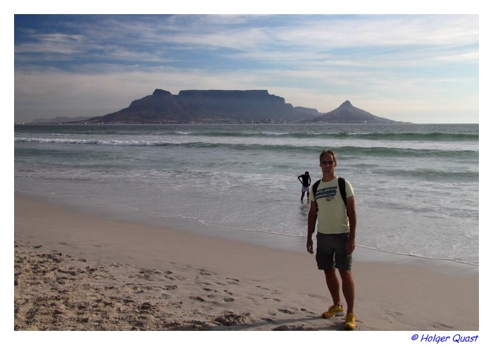Holger vor dem Tafelberg und Kapsatdt in Table View Holger vor dem Tafelberg und Kapsatdt in Table View